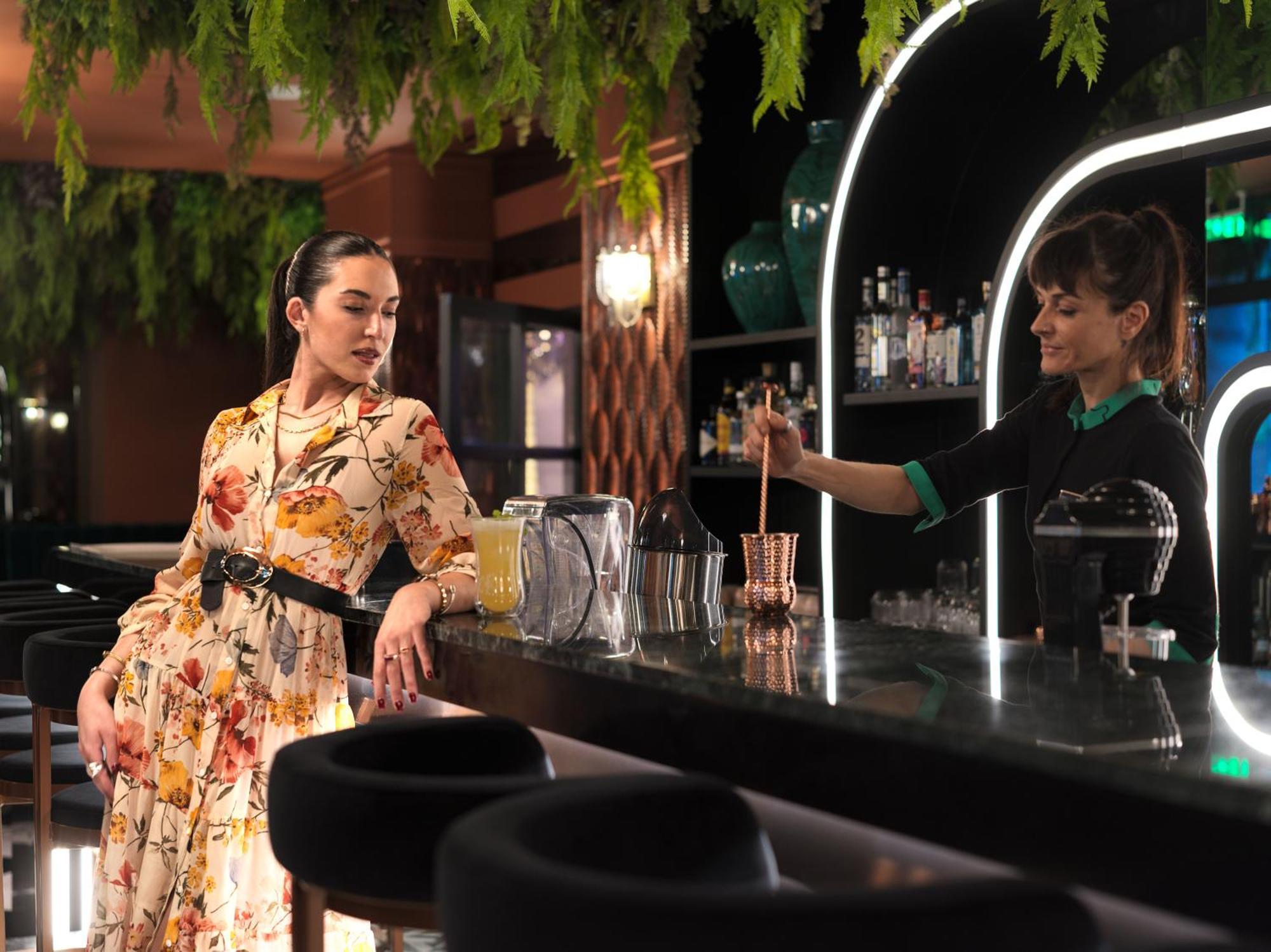Nyx Esperia Palace Hotel Athens By Leonardo Hotels Exteriér fotografie The bar at the hotel